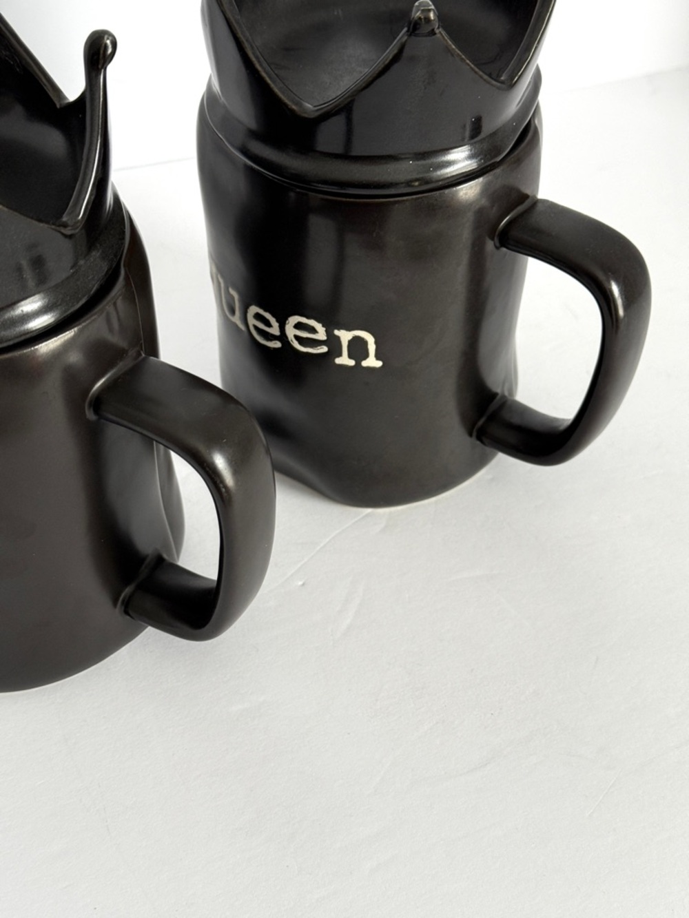 Joseph A. Tea Coffee Mug & Crown Lid Ceramic 21 fl oz Matte Black King & Queen - Picture 3 of 11